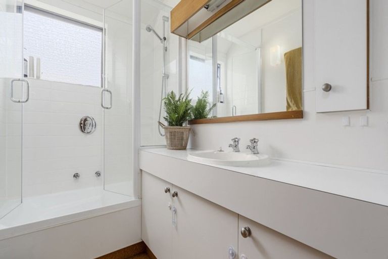 Photo of property in 11 Cannon Street, Westown, New Plymouth, 4310