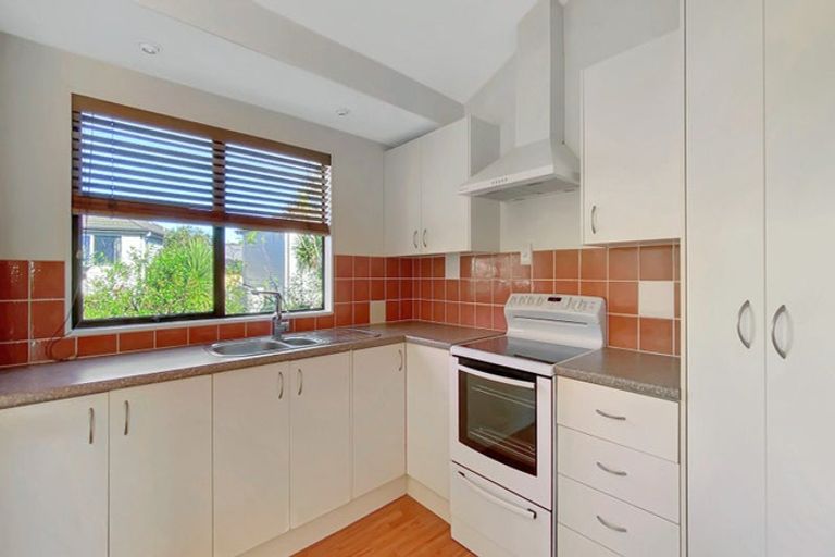 Photo of property in 4/390 West Coast Road, Glen Eden, Auckland, 0602
