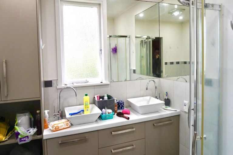 Photo of property in 25 Hutchinsons Road, Bucklands Beach, Auckland, 2014