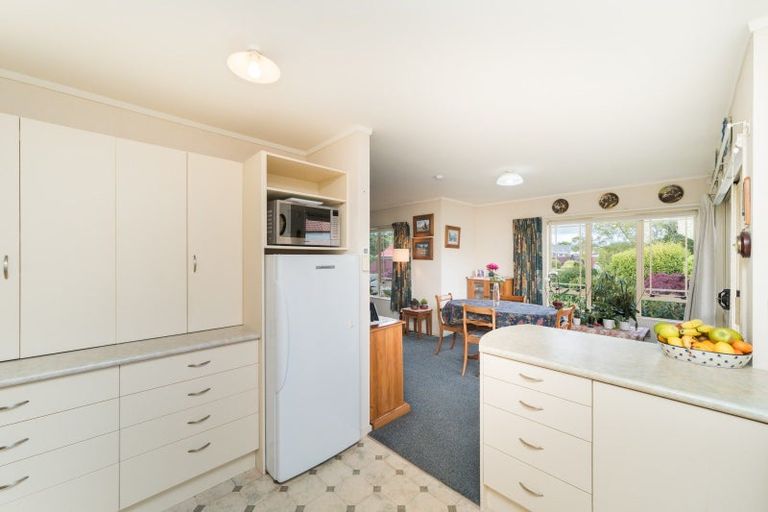 Photo of property in 18 Dalfield Place, Highbury, Palmerston North, 4412