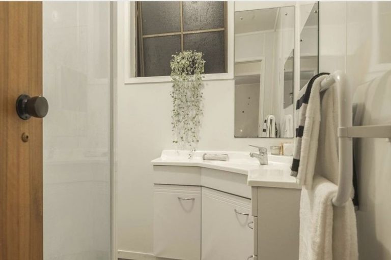 Photo of property in 5 Denarius Lane, Glendene, Auckland, 0602