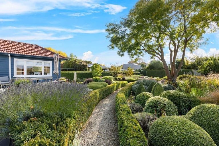 Photo of property in 72 Aorangi Road, Bryndwr, Christchurch, 8053