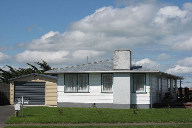 Photo of property in 33 Cross Street, Castlecliff, Whanganui, 4501