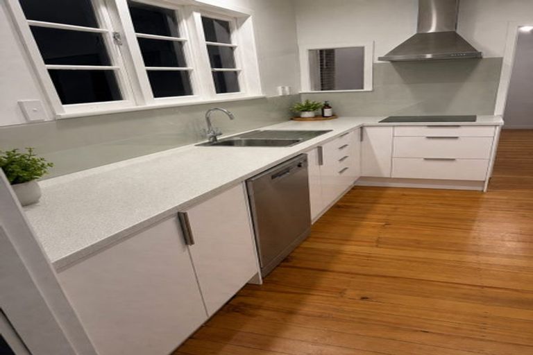 Photo of property in 30 Young Street, Claudelands, Hamilton, 3214
