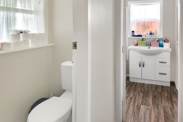 Photo of property in 5 Willow Grove, Wainuiomata, Lower Hutt, 5014