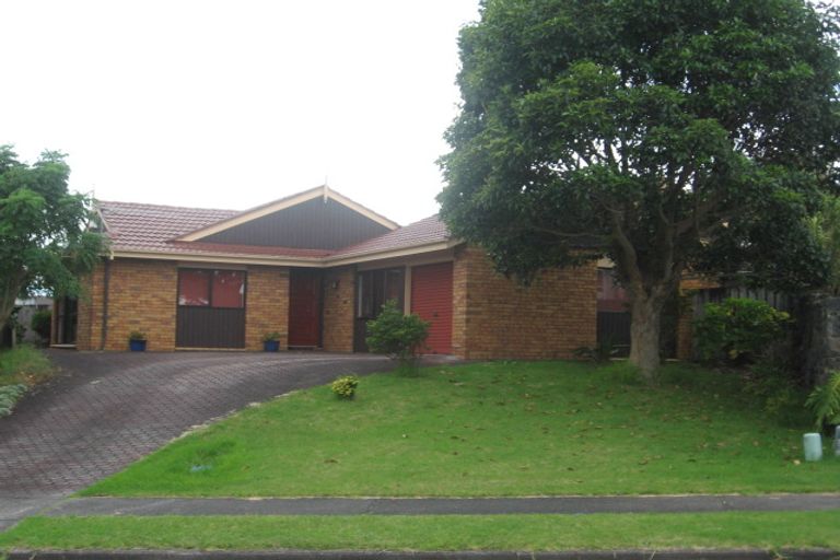 Photo of property in 22 Glenshee Place, Highland Park, Auckland, 2010