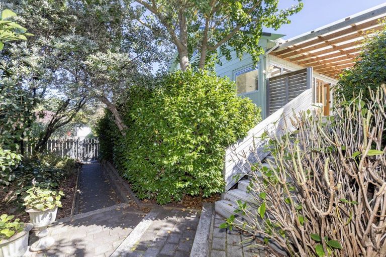 Photo of property in 11 Tiromoana Road, Raumati South, Paraparaumu, 5032