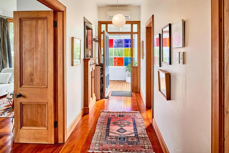 Photo of property in 33 Harland Street, Brooklyn, Wellington, 6021