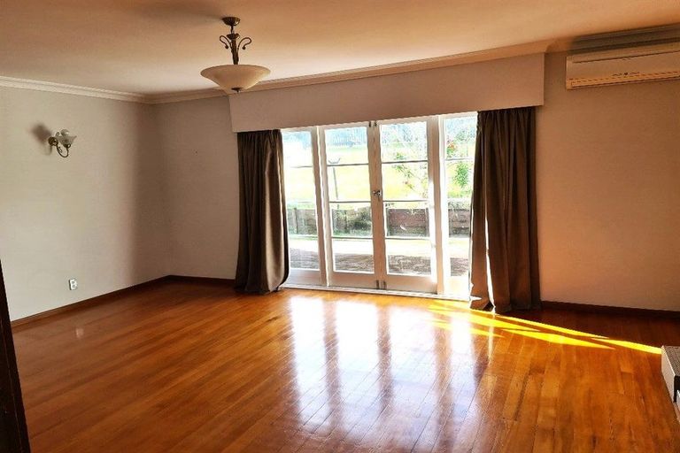 Photo of property in 11 William Souter Street, Forrest Hill, Auckland, 0620