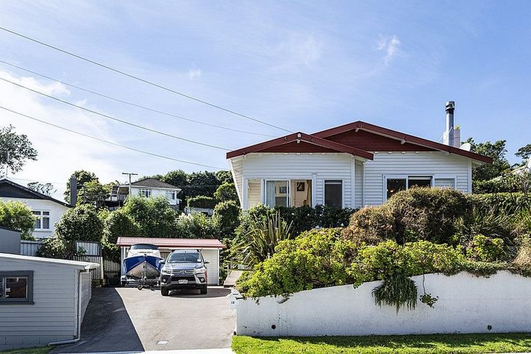 Photo of property in 13 Bracken Street, New Plymouth, 4310