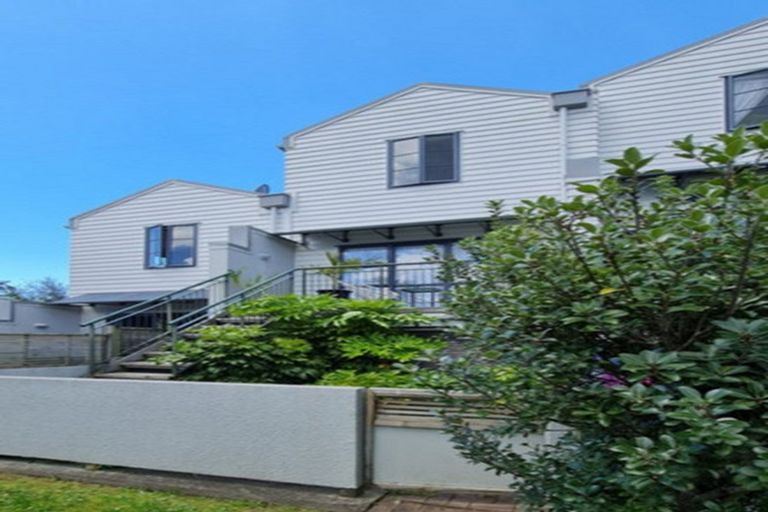 Photo of property in 2/5 Carolina Place, Albany, Auckland, 0632