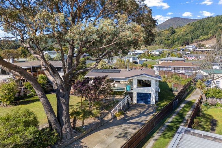 Photo of property in 83 Hampden Street, Picton, 7220