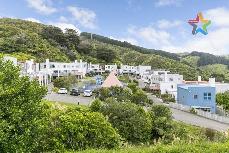 Photo of property in 68 Saddleback Grove, Karori, Wellington, 6012