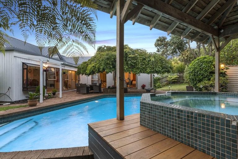 Photo of property in 10 Oban Road, Browns Bay, Auckland, 0630