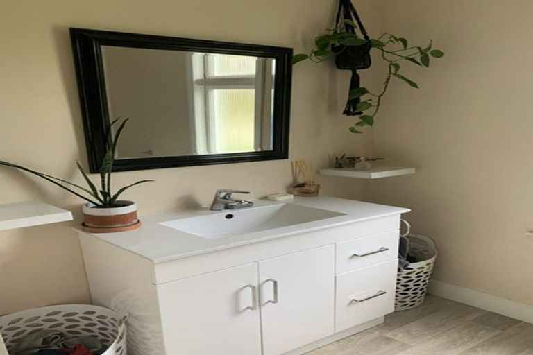 Photo of property in 1 Frood Street, Bulls, 4818