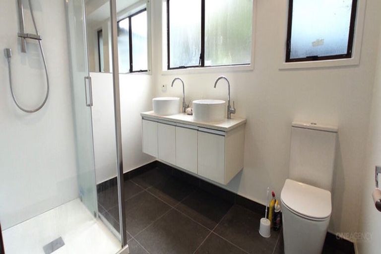 Photo of property in 15 Hydra Place, Glen Eden, Auckland, 0602