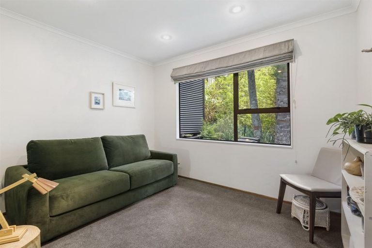 Photo of property in 2 Hiwihau Place, Glenfield, Auckland, 0629