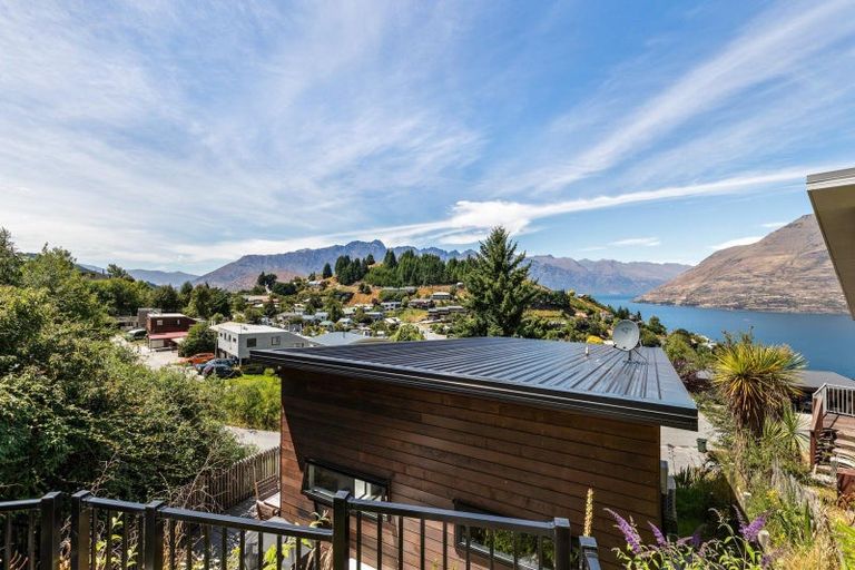 Photo of property in 45 Dart Place, Fernhill, Queenstown, 9300