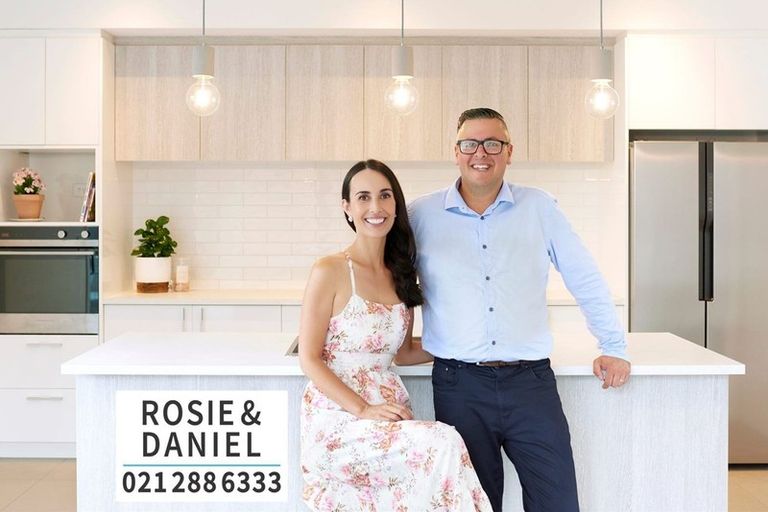 Photo of property in 2/23 Tawa Road, Te Atatu Peninsula, Auckland, 0610