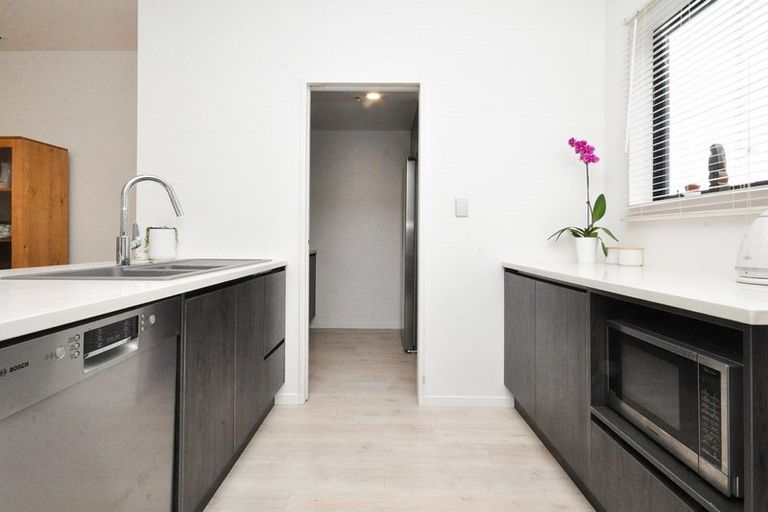 Photo of property in 5 Waru Lane, Te Atatu Peninsula, Auckland, 0610