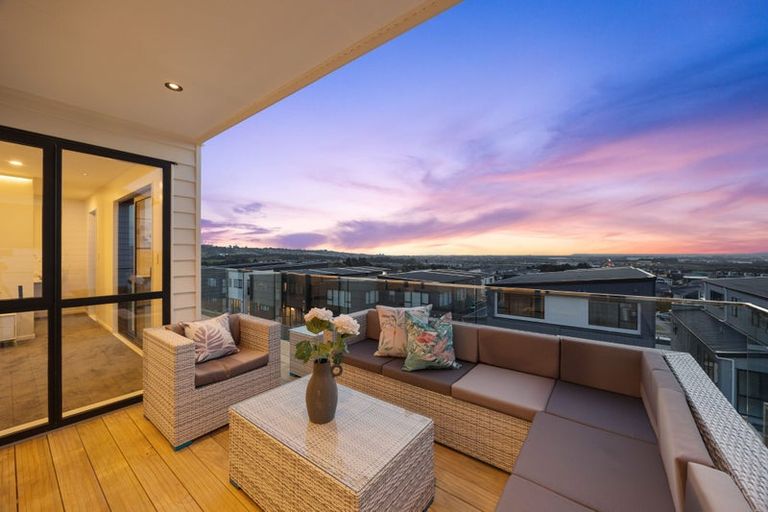 Photo of property in 11 Mill Hill Close, Flat Bush, 2019