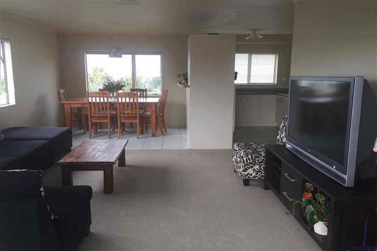 Photo of property in 2/36 Elizabeth Drive, West Harbour, Auckland, 0618