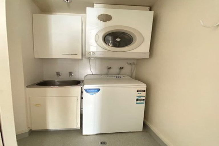 Photo of property in Seaview Apartments, 9d/4 Short Street, Auckland Central, Auckland, 1010