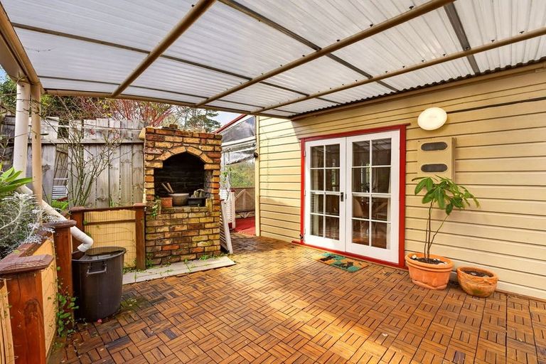 Photo of property in 60 Makora Road, Massey, Auckland, 0614