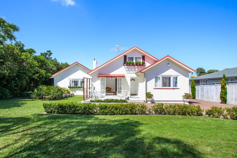 Photo of property in 6 Parker Avenue, New Lynn, Auckland, 0600