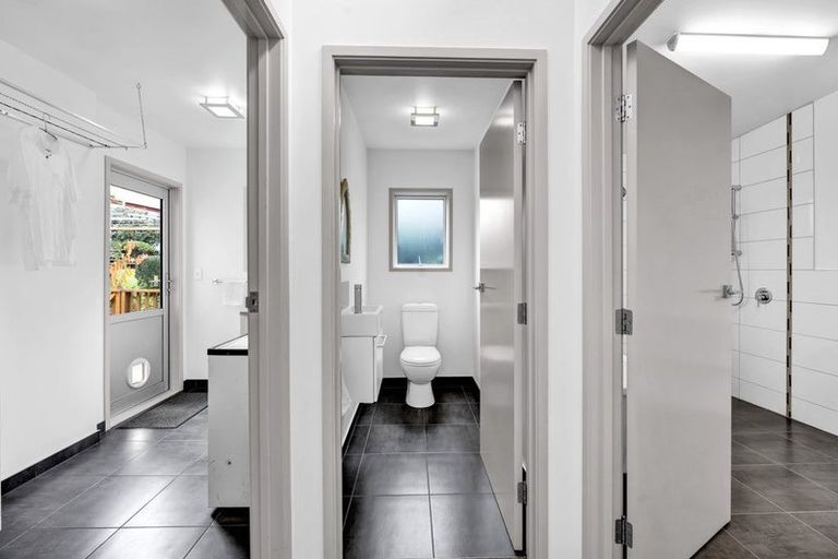 Photo of property in 12 Leatham Avenue, Strandon, New Plymouth, 4312