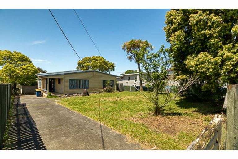 Photo of property in 26 Woodglen Road, Glen Eden, Auckland, 0602