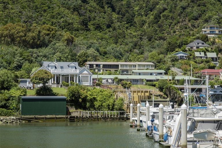 Photo of property in 4k Rutland Street, Picton, 7220