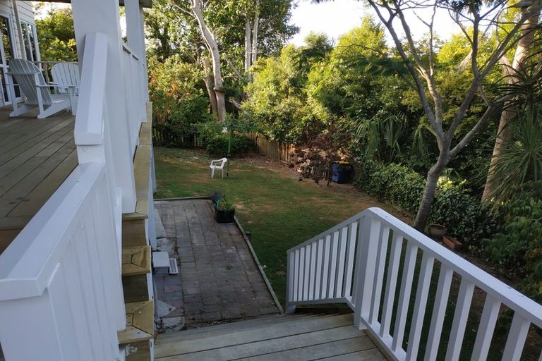 Photo of property in 12 Robin Lane, Browns Bay, Auckland, 0630