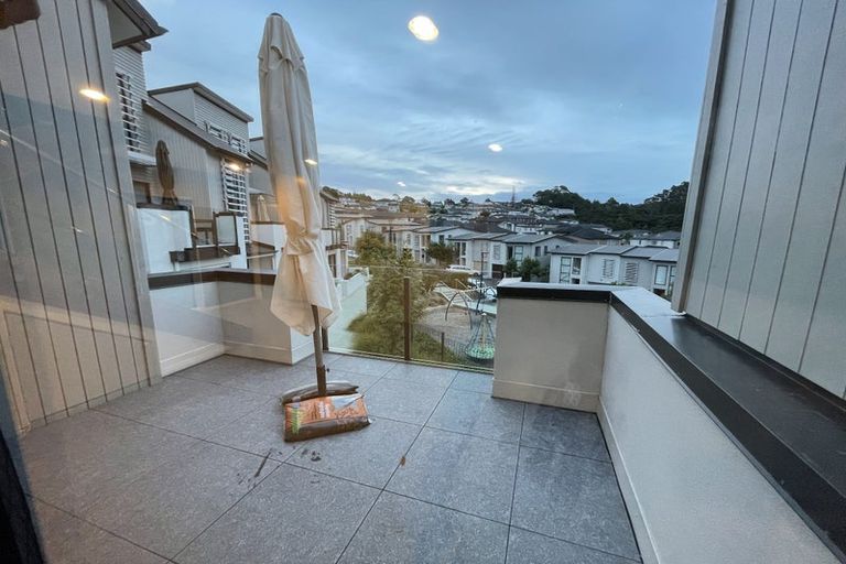 Photo of property in 2/10 Silver Moon Road, Albany Heights, Auckland, 0632