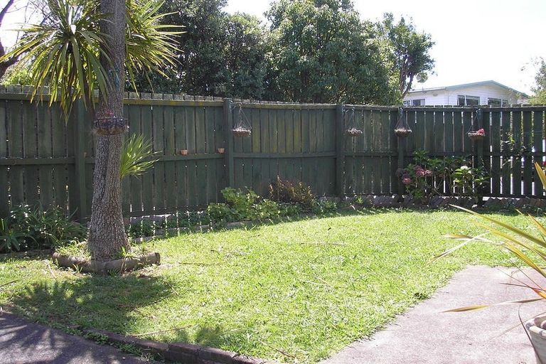 Photo of property in 2/85 Meadway, Sunnyhills, Auckland, 2010