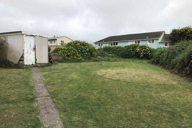 Photo of property in 8 Cheshire Street, Cannons Creek, Porirua, 5024