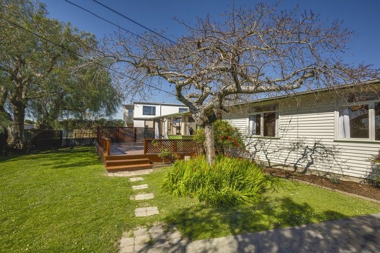 Photo of property in 2 Cornwall Road, Taradale, Napier, 4112