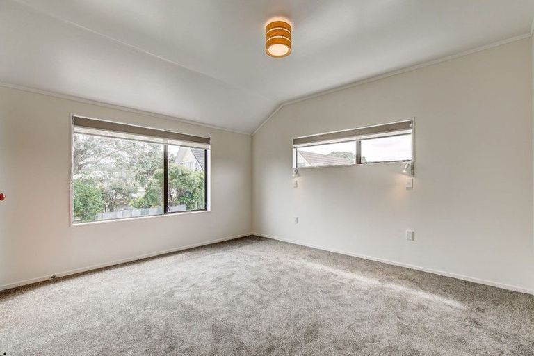 Photo of property in 2/13 Mana Esplanade, Paremata, Porirua, 5026