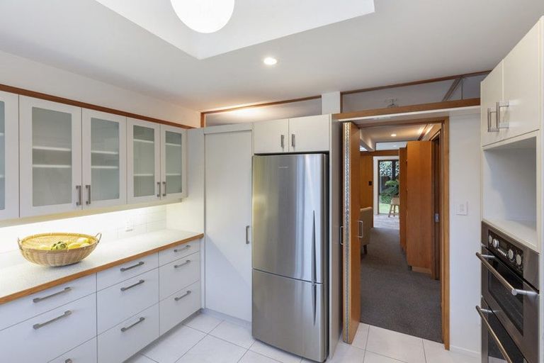 Photo of property in 16 Kent Lodge Avenue, Avonhead, Christchurch, 8042