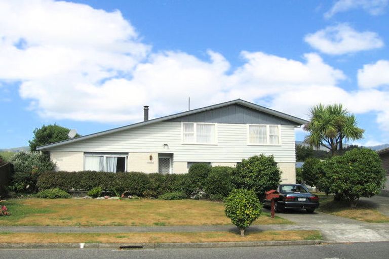 Photo of property in 14 Akron Grove, Totara Park, Upper Hutt, 5018