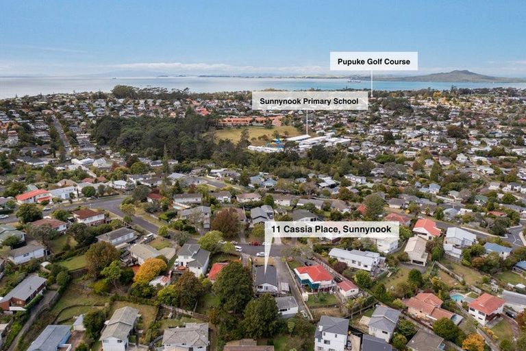 Photo of property in 1/11 Cassia Place, Sunnynook, Auckland, 0620