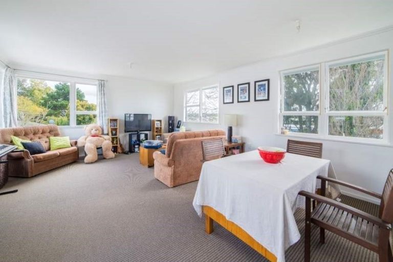 Photo of property in 2/53 Bruce Road, Glenfield, Auckland, 0629