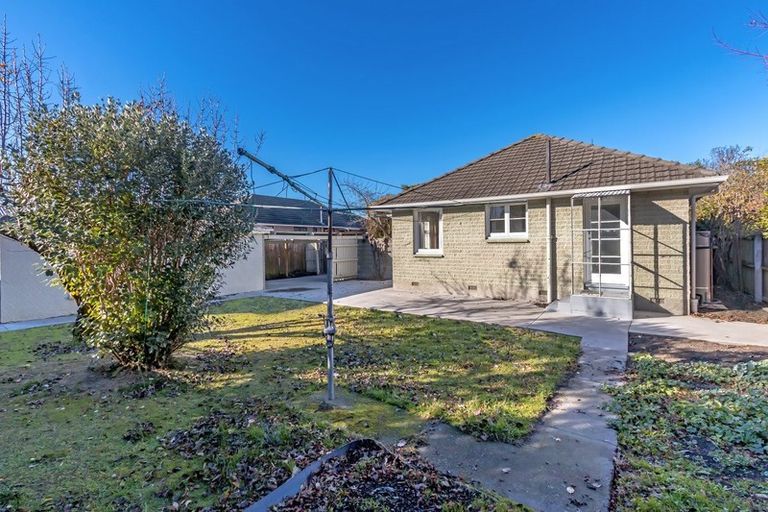 Photo of property in 33 Fovant Street, Russley, Christchurch, 8042