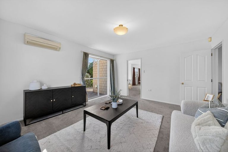 Photo of property in 31 Willowview Drive, Redwood, Christchurch, 8051