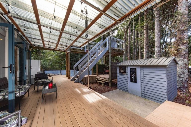 Photo of property in 220 Woodlands Park Road, Titirangi, Auckland, 0604