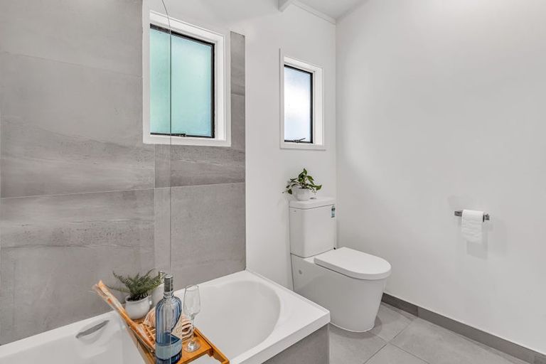 Photo of property in 1/47 Farquhar Road, Glendene, Auckland, 0602