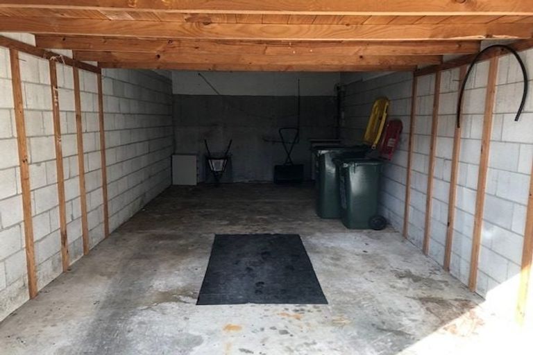 Photo of property in 2/12 Wood Street, Papakura, 2110