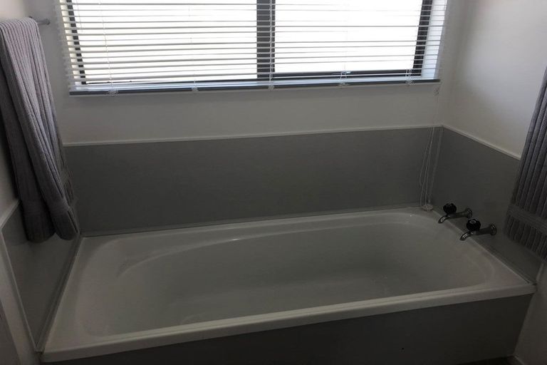 Photo of property in 228 Gravatt Road, Papamoa Beach, Papamoa, 3118