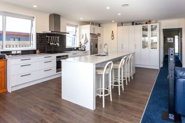 Photo of property in 117 Hetherington Road, Whangamata, 3620