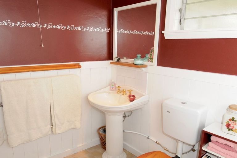 Photo of property in 30 Rhodes Street, Waimate, 7924